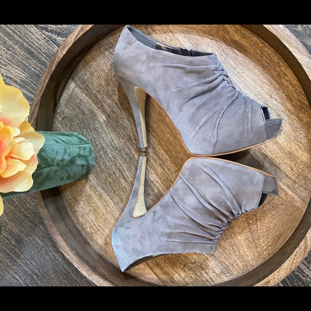 Suede Peep 👀 Toe Raunch Grey Bootie - Picture 7 of 11